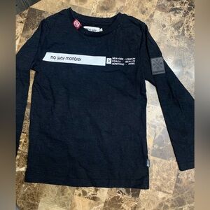 4/30$ No way Monday black longsleeve 4 years